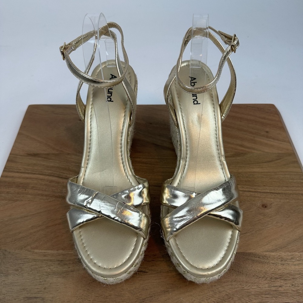 Womens Abound Sukie Gold Metallic Faux Leather Espadrille Wedge Sandals Size 9.5